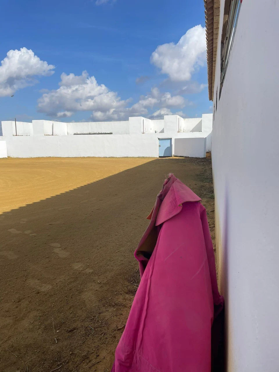 Plaza e instalaciones de Finca La Arauza en Carmona, Sevilla
